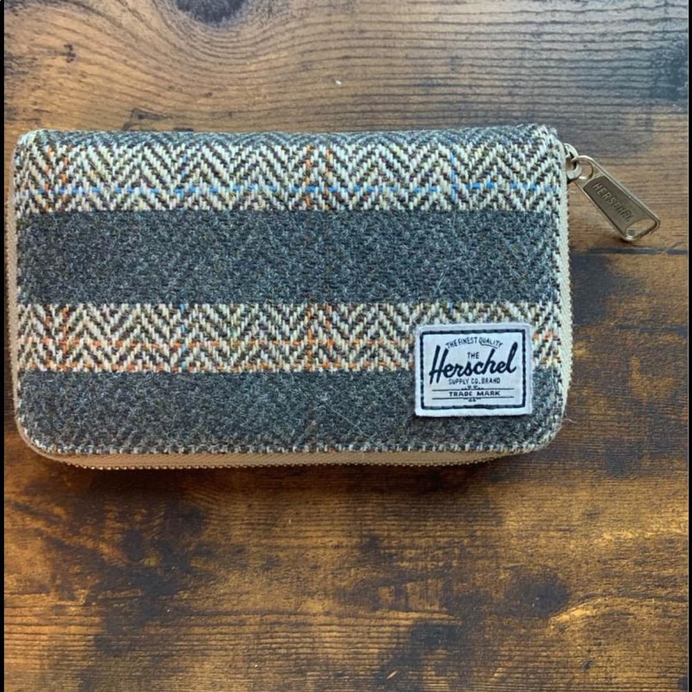 Herschel wallet